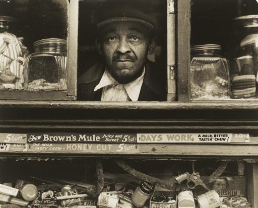Morris Engel - Harlem Merchant, New York, 1937