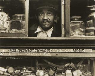 Morris Engel - Harlem Merchant, New York, 1937