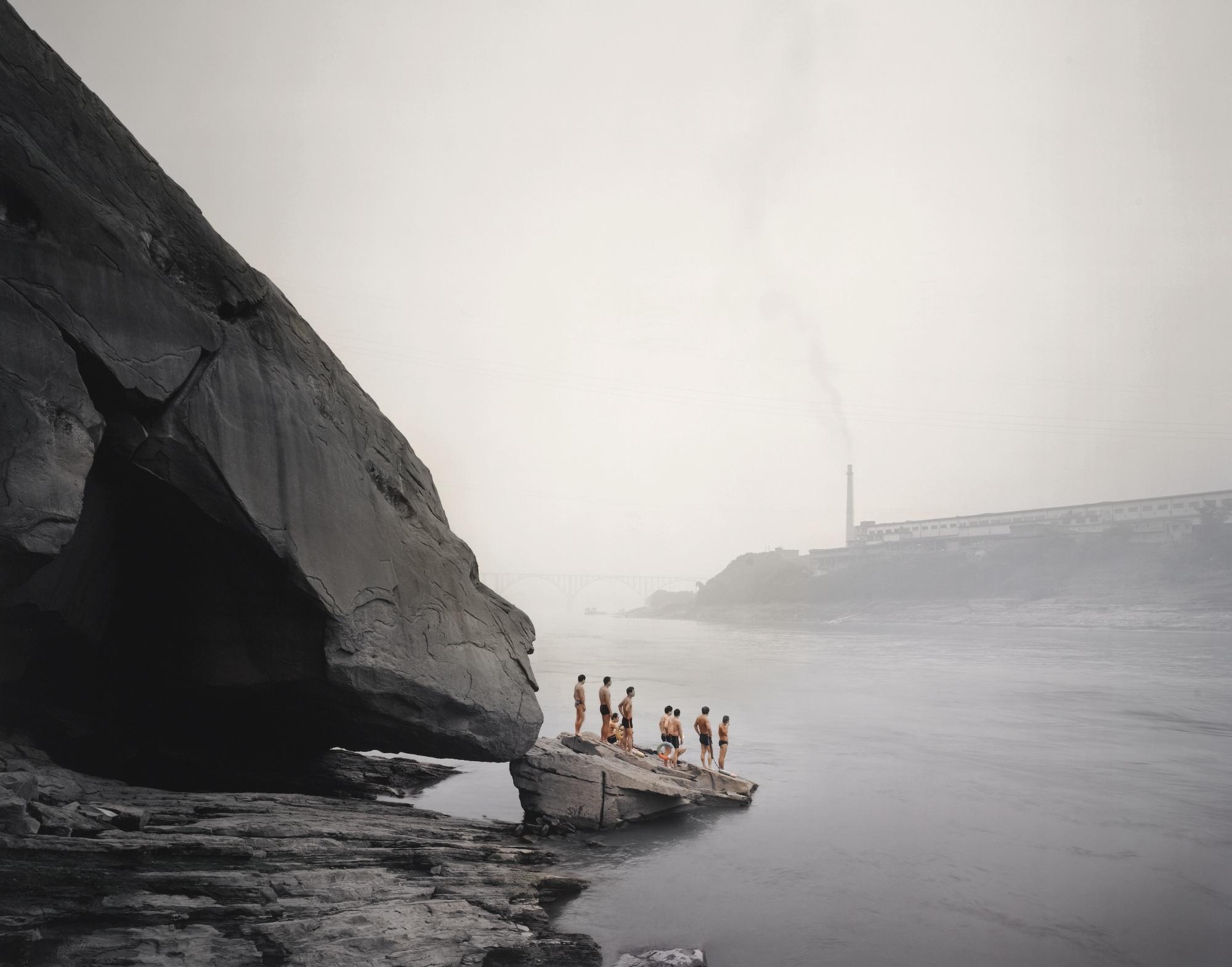 Nadav Kander - Yibin I (Bathers), Sichuan Province, 2007Chromogenic Print. Ap 1 From An Edition Of 5 + 2 Ap. Framed. With A Certificate Of M97 Gallery, Signed By The Photographer.