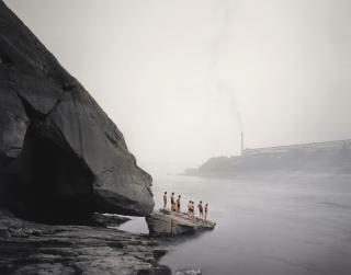 Nadav Kander - Yibin I (Bathers), Sichuan Province, 2007Chromogenic Print. Ap 1 From An Edition Of 5 + 2 Ap. Framed. With A Certificate Of M97 Gallery, Signed By The Photographer.