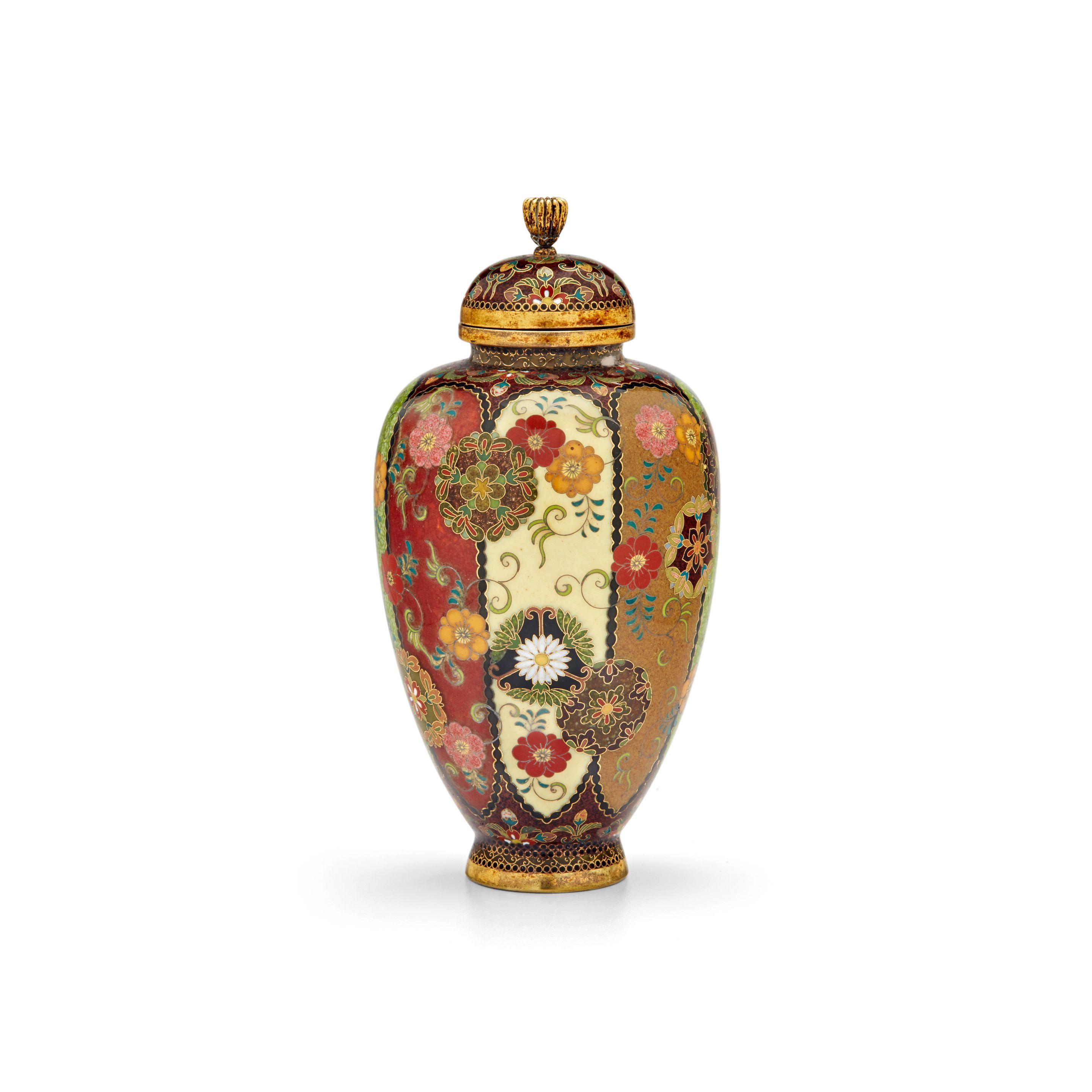 Namikawa Yasuyuki - A small cloisonné-enamel vase with en-suite cover
