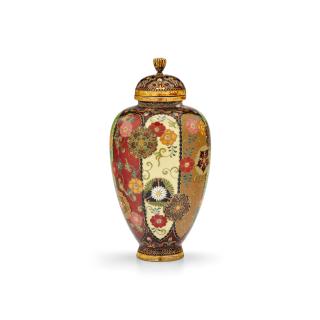 Namikawa Yasuyuki - A small cloisonné-enamel vase with en-suite cover