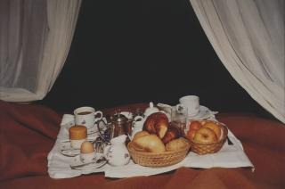 Nan Goldin - Breakfast in bed, Hotel Torre di Bellosguardo, Florence, Italy, 1996