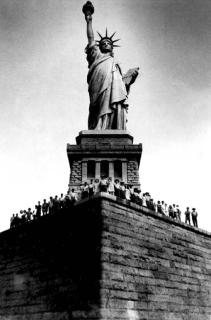Neal Slavin - Untitled (Statue of Liberty)