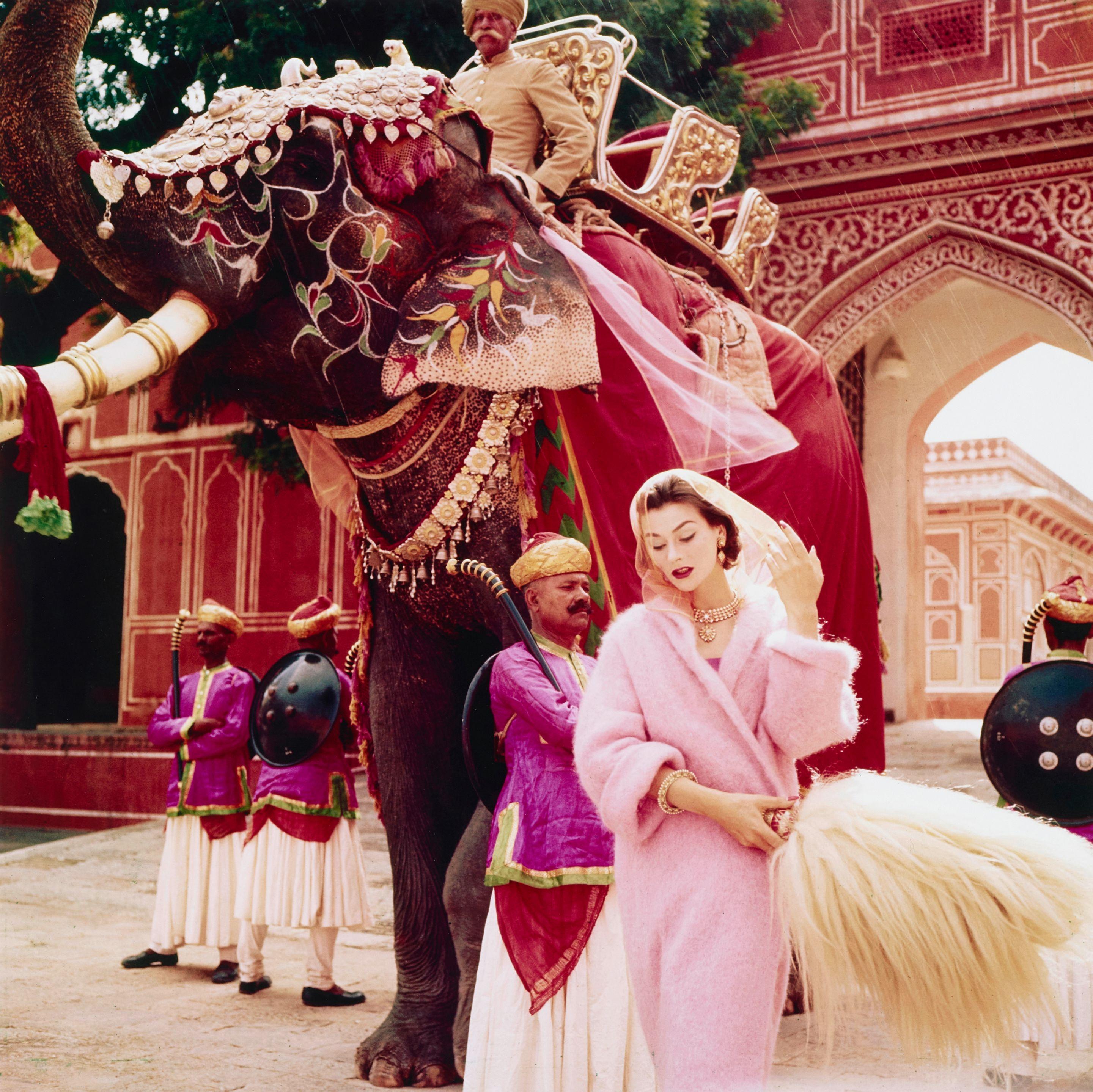 Norman Parkinson - Anna Gunning Outside the City Palace, Jaipur, Rajasthan, India (Vogue)