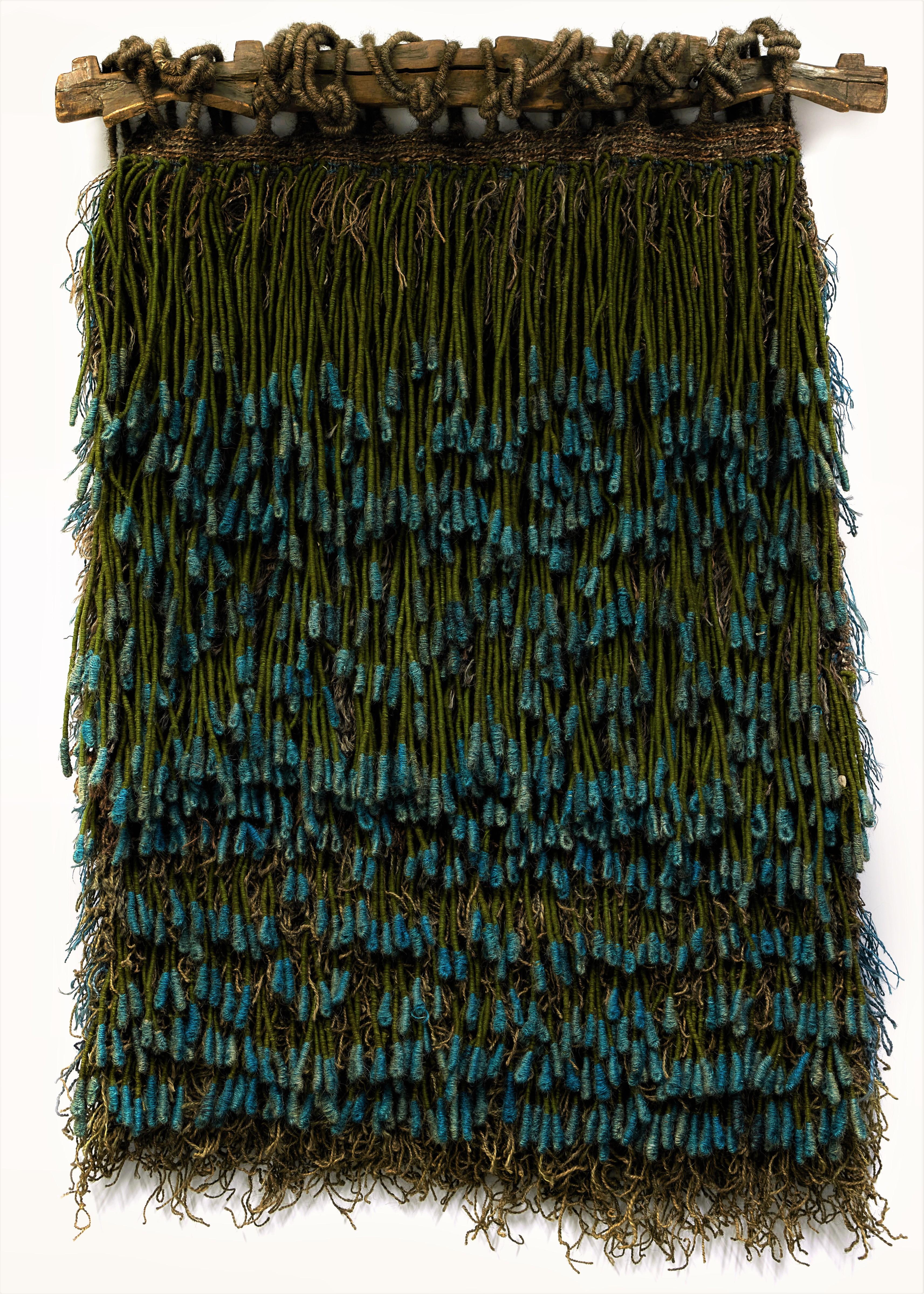 Olga de Amaral - Muro tejido con flores azules