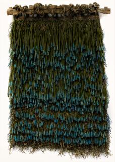 Olga de Amaral - Muro tejido con flores azules