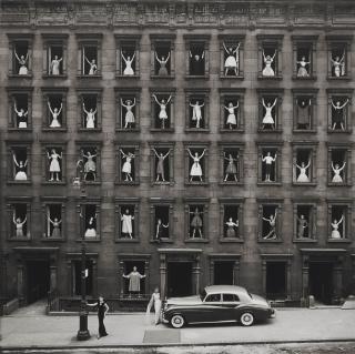 Ormond Gigli - Girls in Windows, New York City, 1960