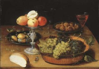 Osias Beert L\'Ancien - Pommes dans une coupe à pied, raisins dans une coupe, prunes dans une assiette en métal, des verres à pied, un morceau de pain et des insectes sur une table