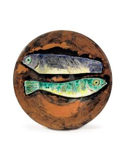 Pablo Picasso - Deux poissons en relief sur fond rouge