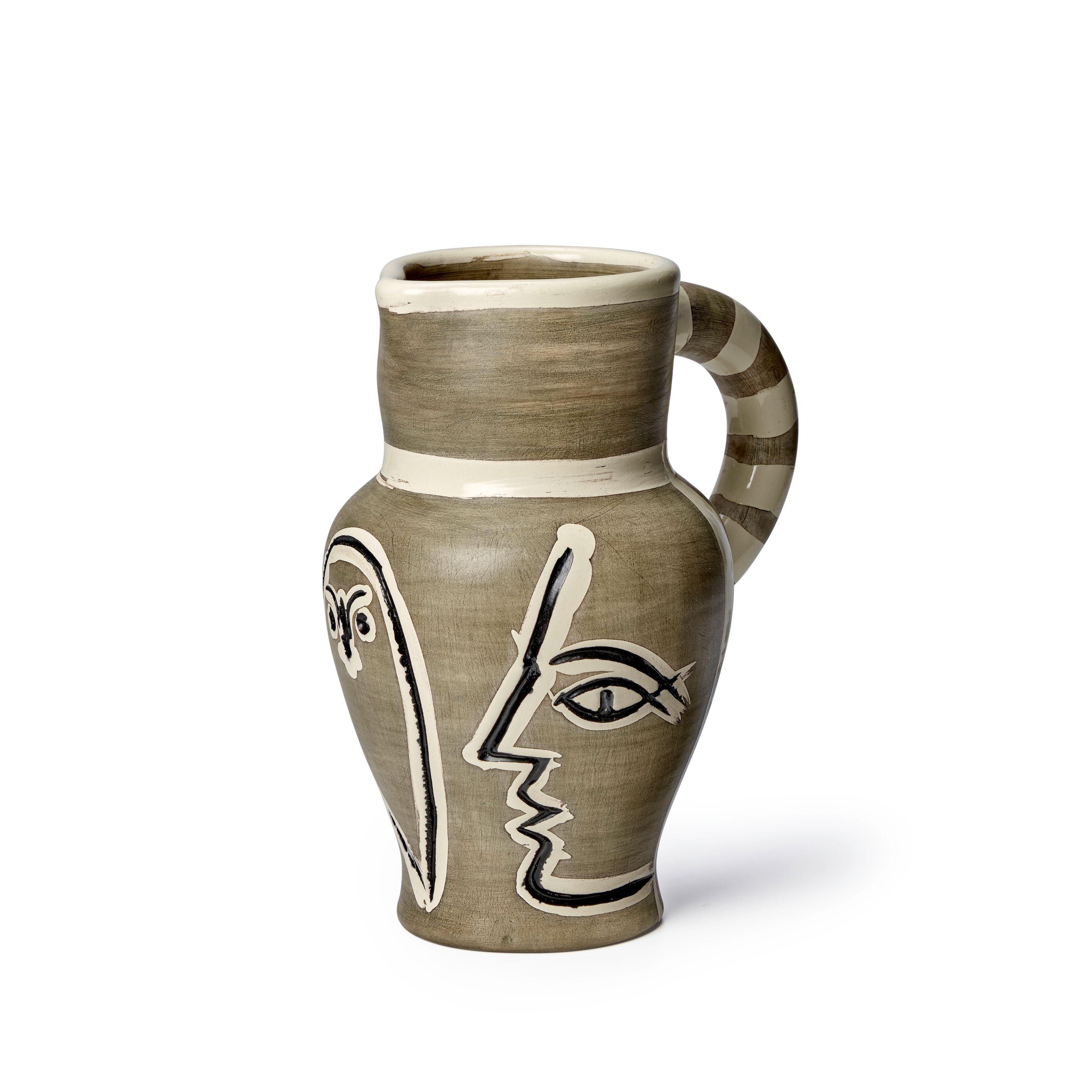 Pablo Picasso - Pichet gravé gris (Grey Engraved Pitcher)