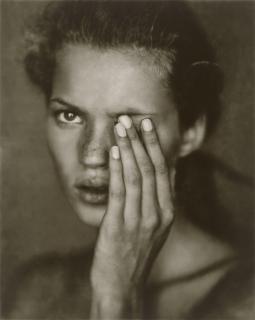 Kate Moss by Paolo Roversi - GRAVERAVENS