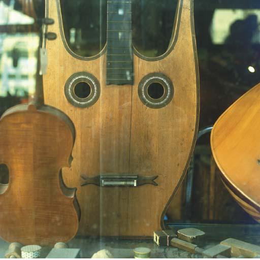 Patrick Faigenbaum - Vitrine du Luthier, Rue de Rome, Paris, 1999