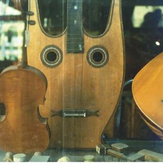 Patrick Faigenbaum - Vitrine du Luthier, Rue de Rome, Paris, 1999