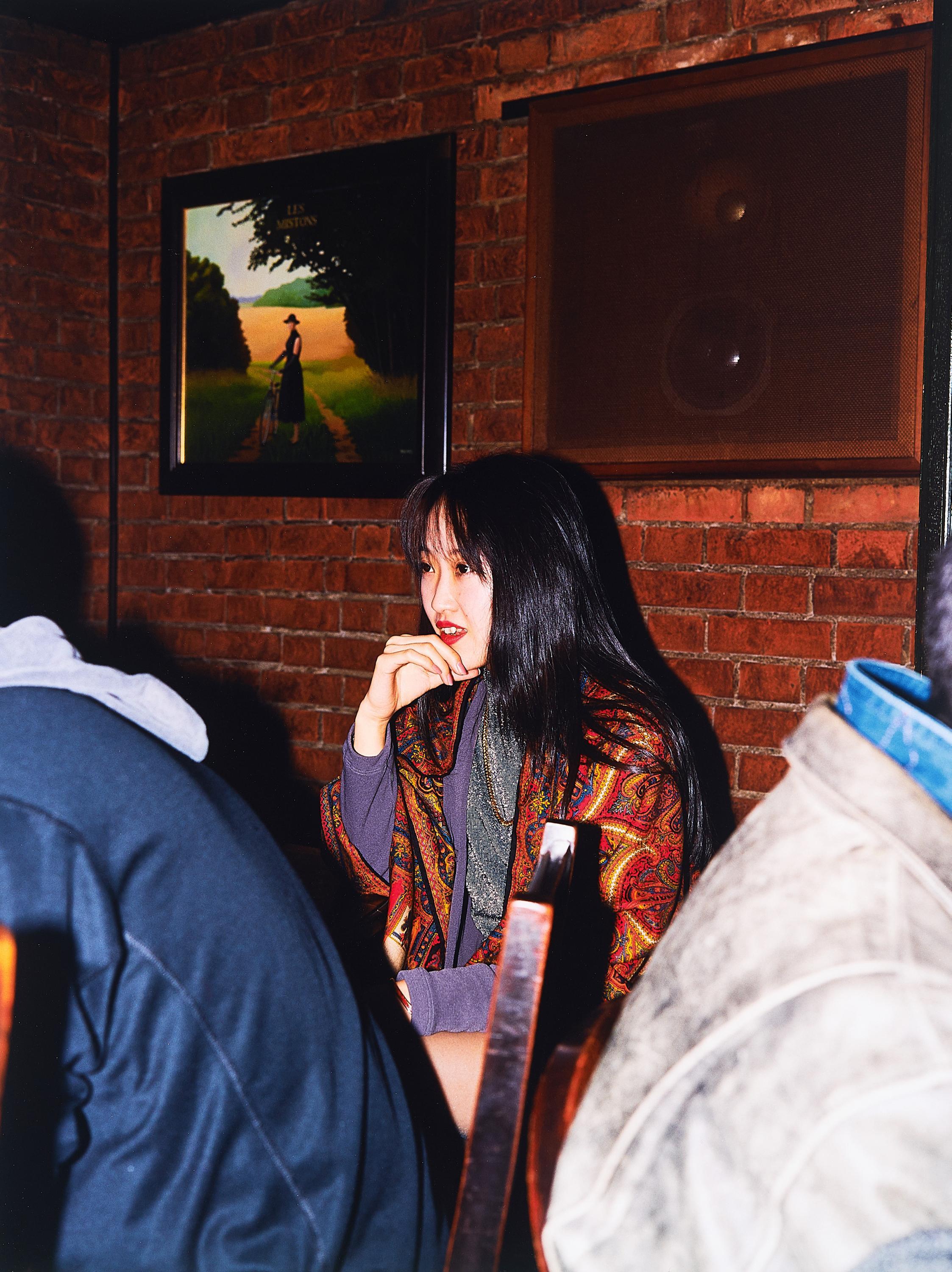 Paul Graham - Girl in Bar, Tokyo. Aus der Serie: Empty Heaven.