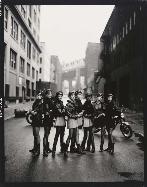 Peter Lindbergh - Cindy Crawford, Tatjana Patitz, Helena Christensen, Linda Evangelista, Claudia Schiffer, Naomi Campbell, Karen Mulder, Stephanie Seymour, Vogue Usa, Brooklyn, 1991