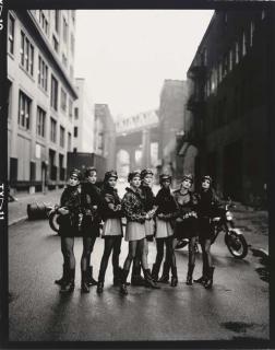 Peter Lindbergh - Cindy Crawford, Tatjana Patitz, Helena Christensen, Linda Evangelista, Claudia Schiffer, Naomi Campbell, Karen Mulder, Stephanie Seymour, Vogue Usa, Brooklyn, 1991