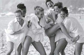Peter Lindbergh - Linda Evangelista, Tatjana Patitz, Christy Turlington, Estelle Lefébure, Karen Alexander, Rachel Williams, Vogue US, Beach Los Angeles, 1990