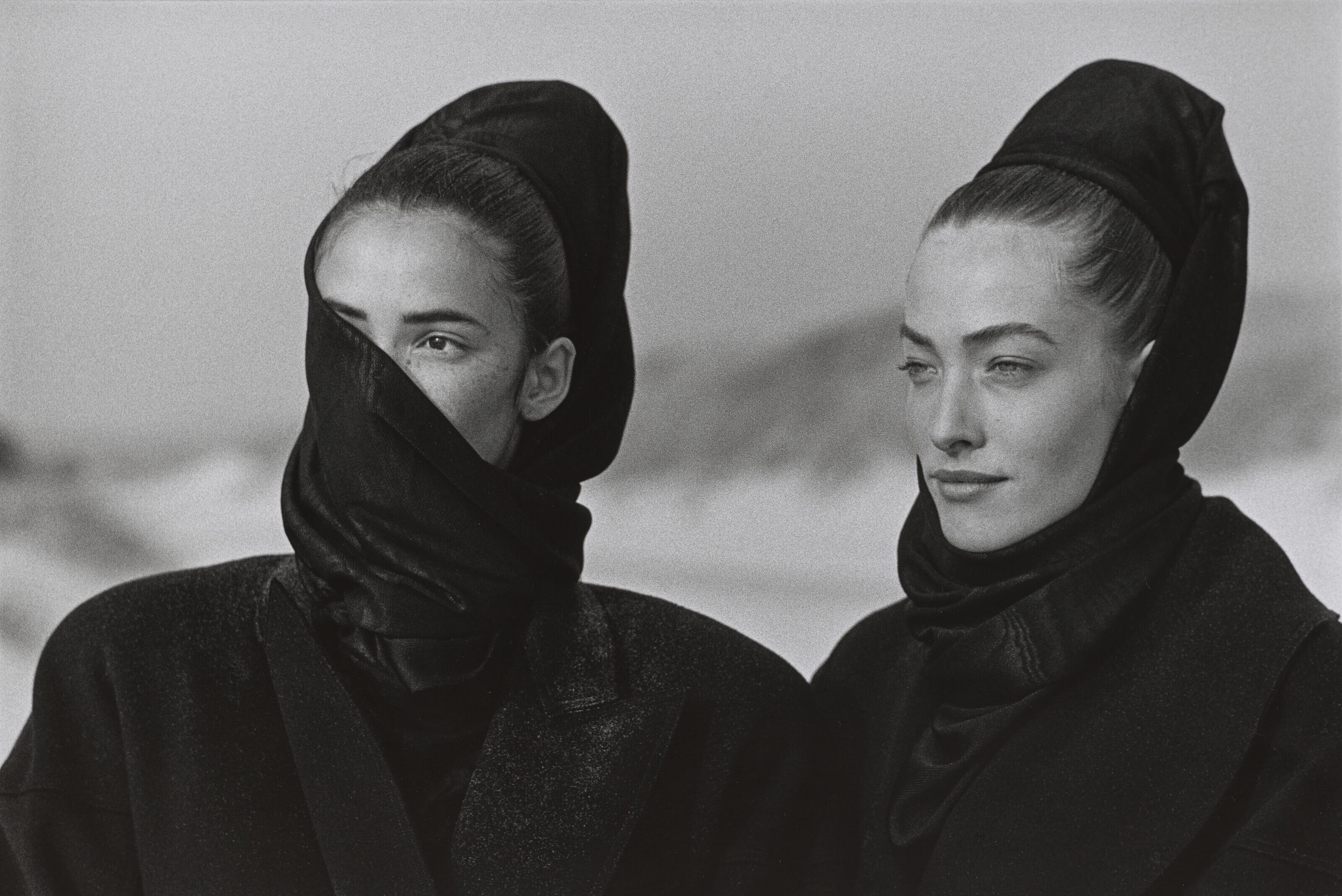 Peter Lindbergh - Linda Spierings and Tatjana Patitz for Azzedine Alaïa, Le Touquet, France, 1986