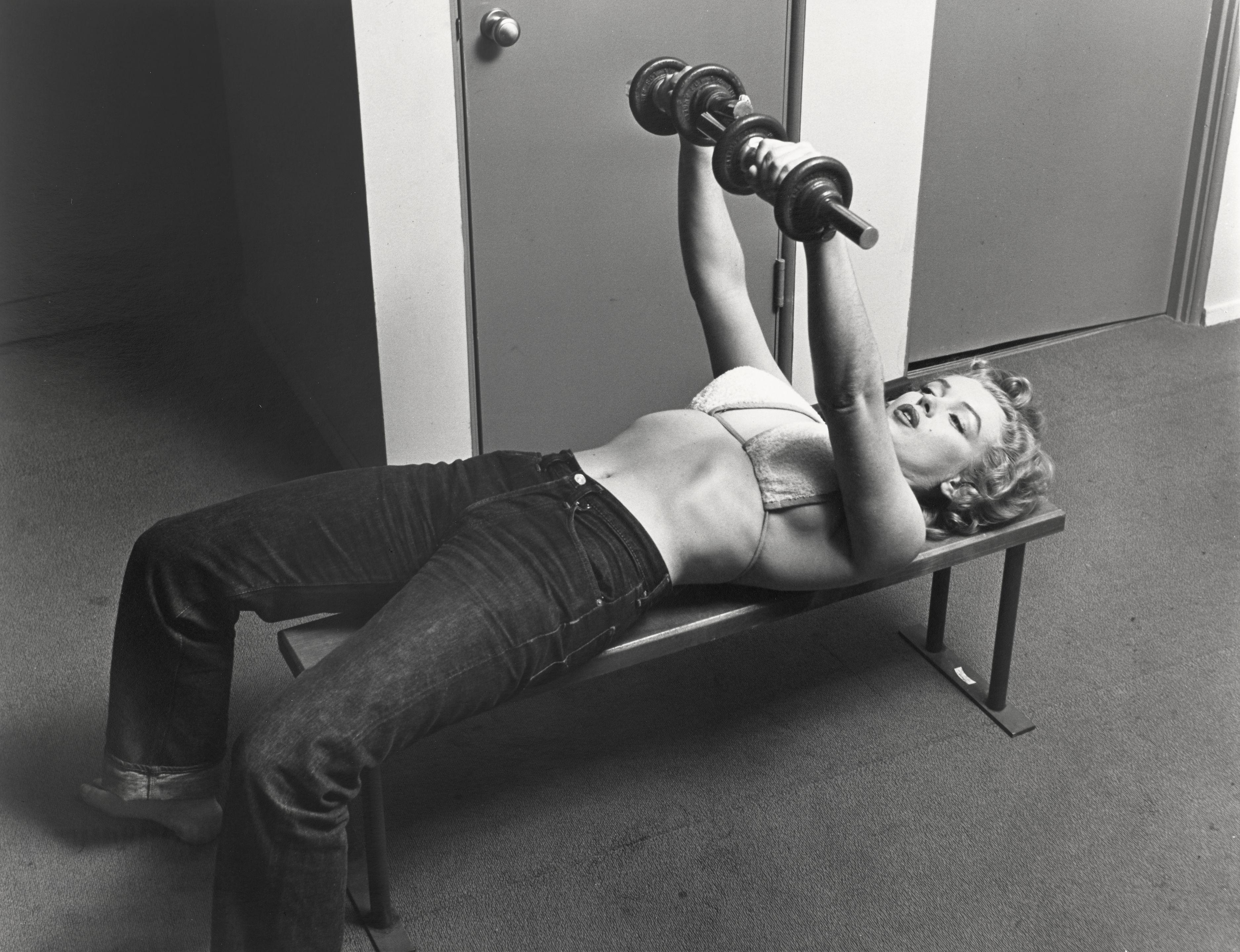 Philippe Halsman - Marilyn Monroe (Barbell)