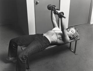 Philippe Halsman - Marilyn Monroe (Barbell)