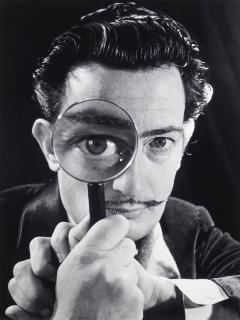 Philippe Halsman - Salvador Dali with magnifying glass