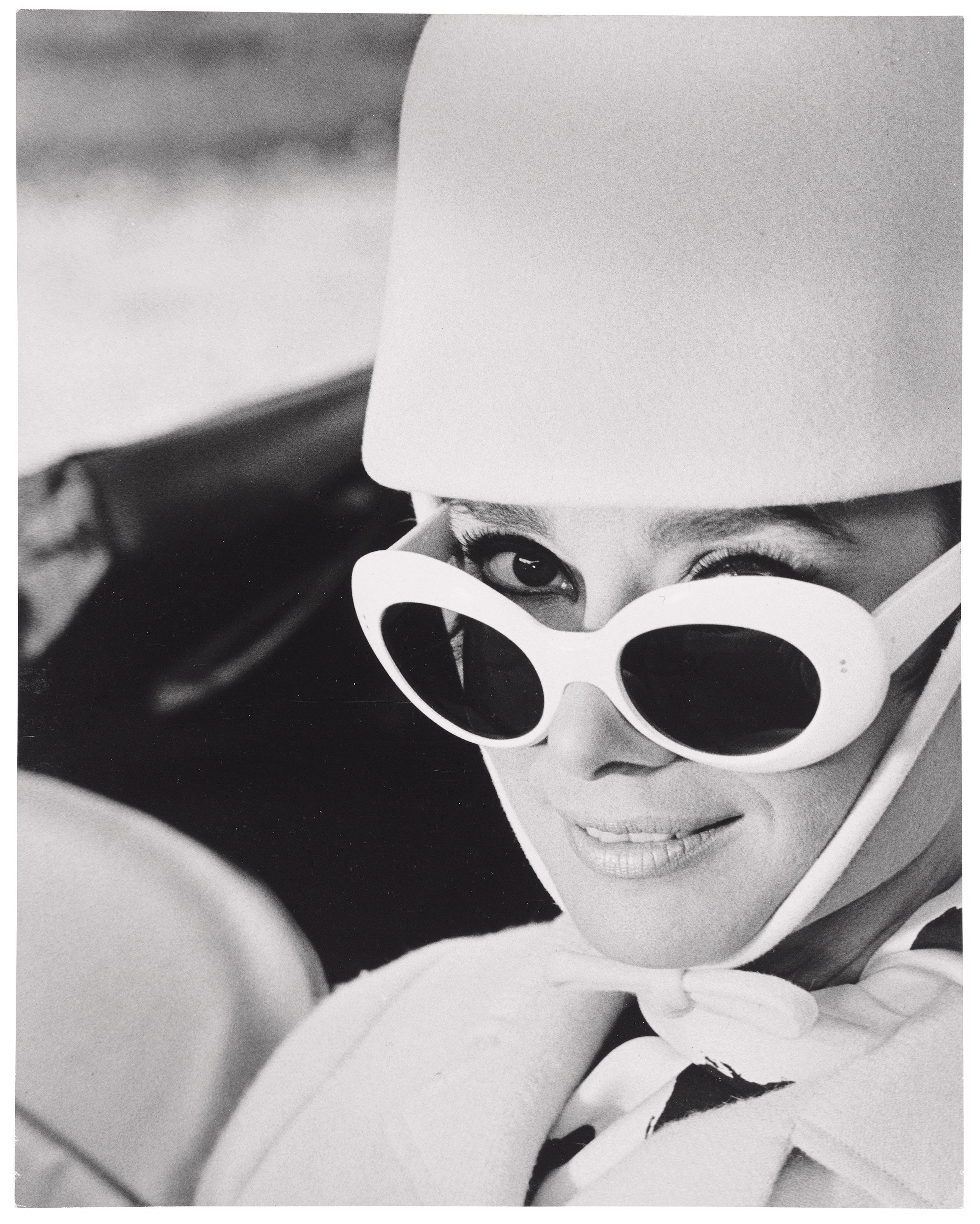 Pierluigi Praturlon - Audrey Hepburn dressed in Givenchy with sunglasses by Oliver Goldsmith