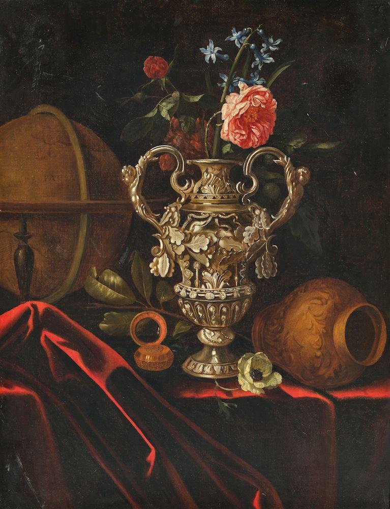 Pieter Gerritsz. Van Roestraten - Stillleben mit Blumen in einem silbernen Gefäss, einer Kugel, einer Uhr und anderen Gegenständen auf einem drapierten Tisch.