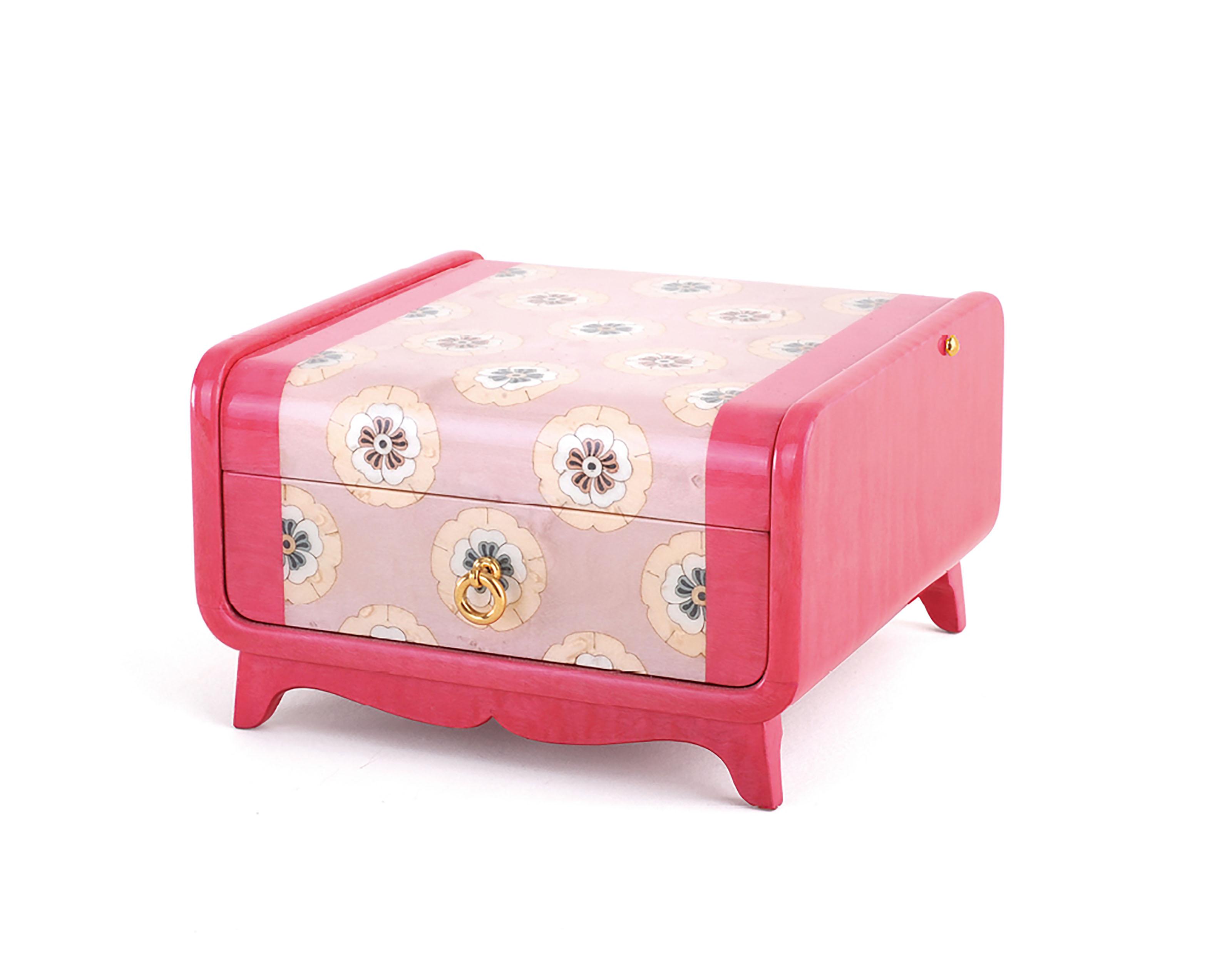 Qi Tian - A WOOD INLAID FLORAL JEWELRY BOX