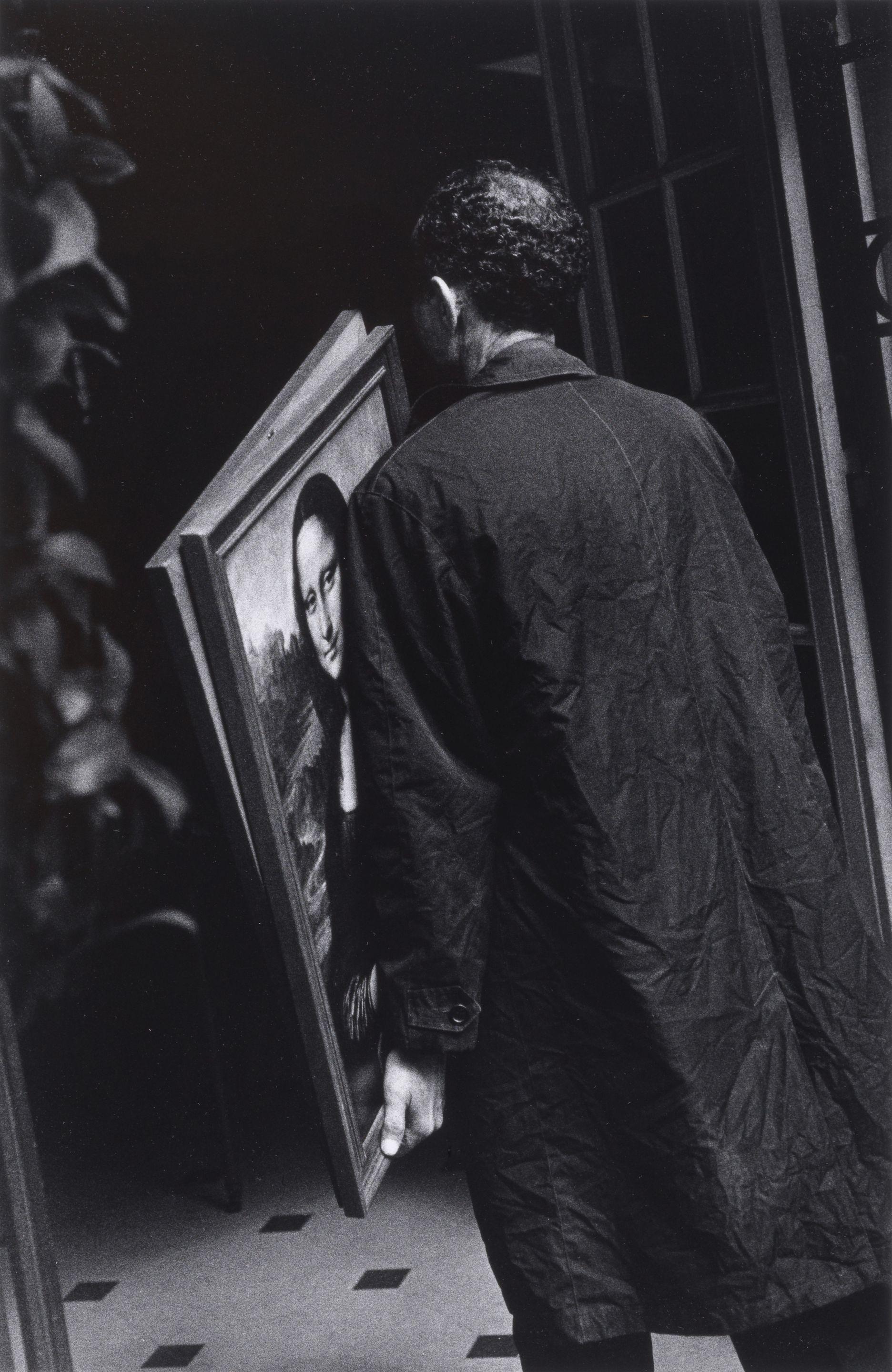 Ralph Gibson - Untitled (Man Carrying \'Mona Lisa\')