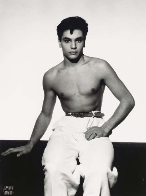 Raymond Voinquel - Jeune homme au pantalon blanc