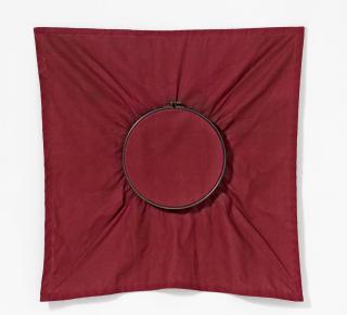 Reiner Ruthenbeck - Rotes Tuch in Spannrahmen.