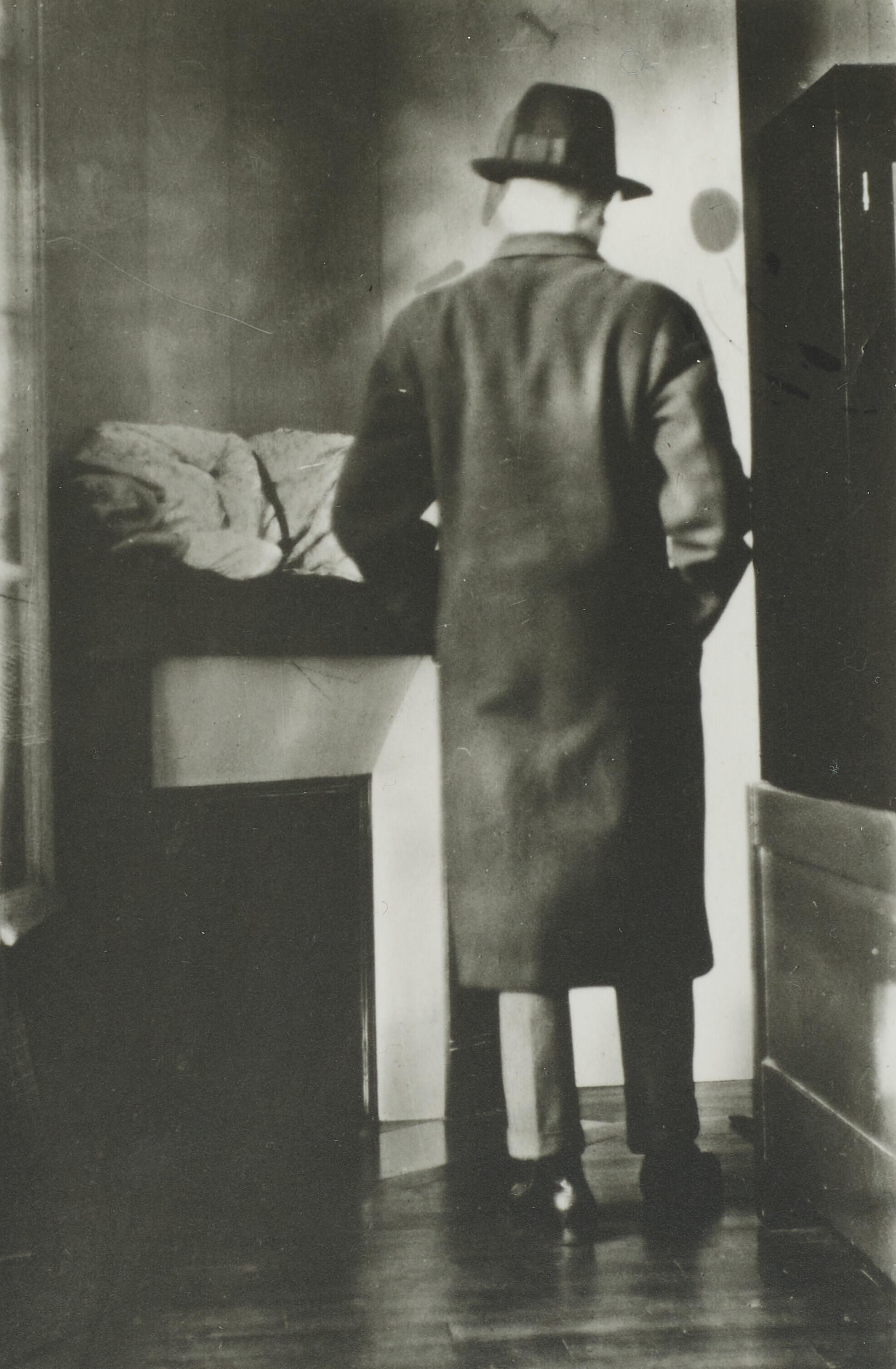 René Magritte - La fidélité des images #2: La mort des fantômes, 1928