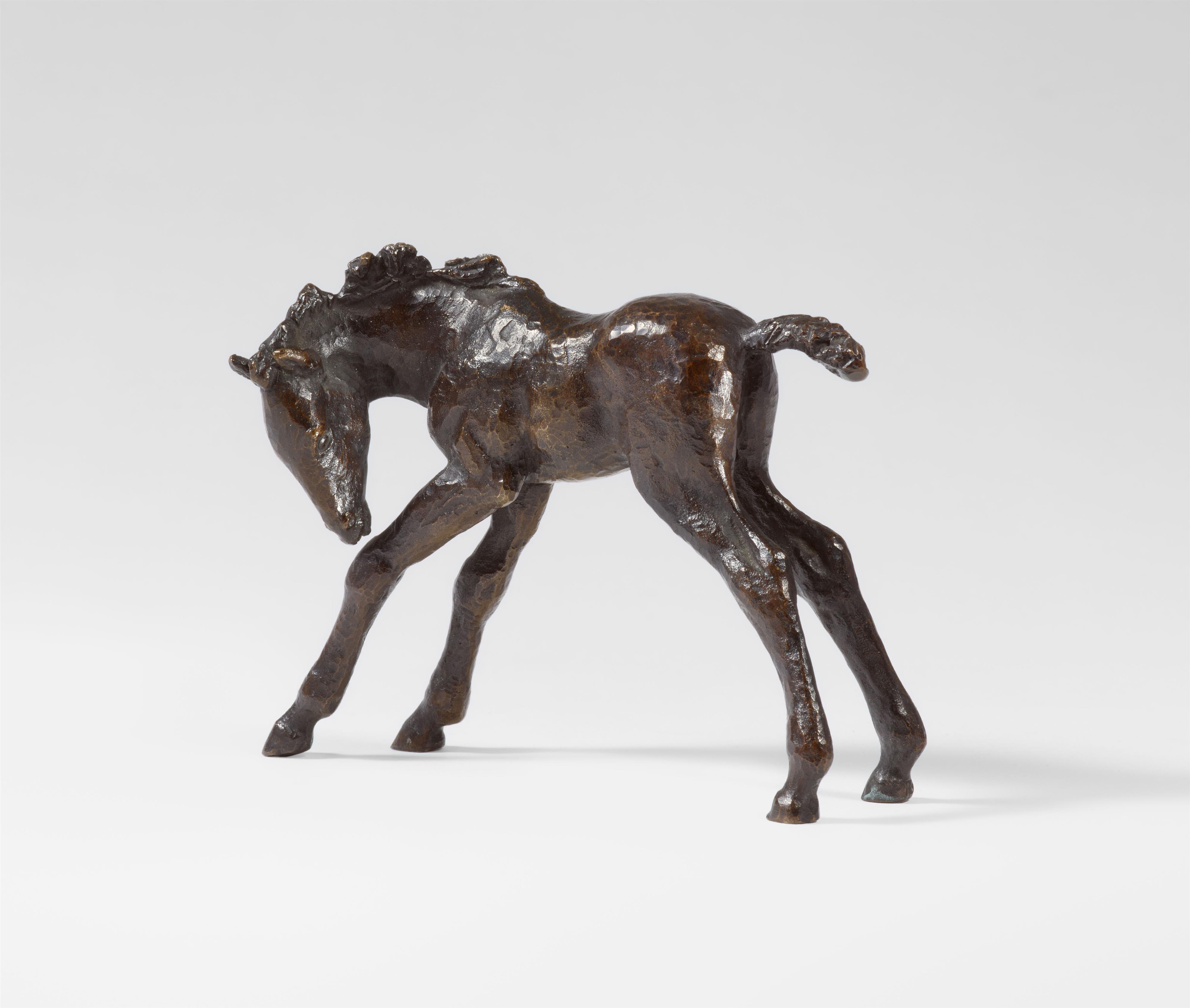 Renée Sintenis - Sich leckendes Fohlen