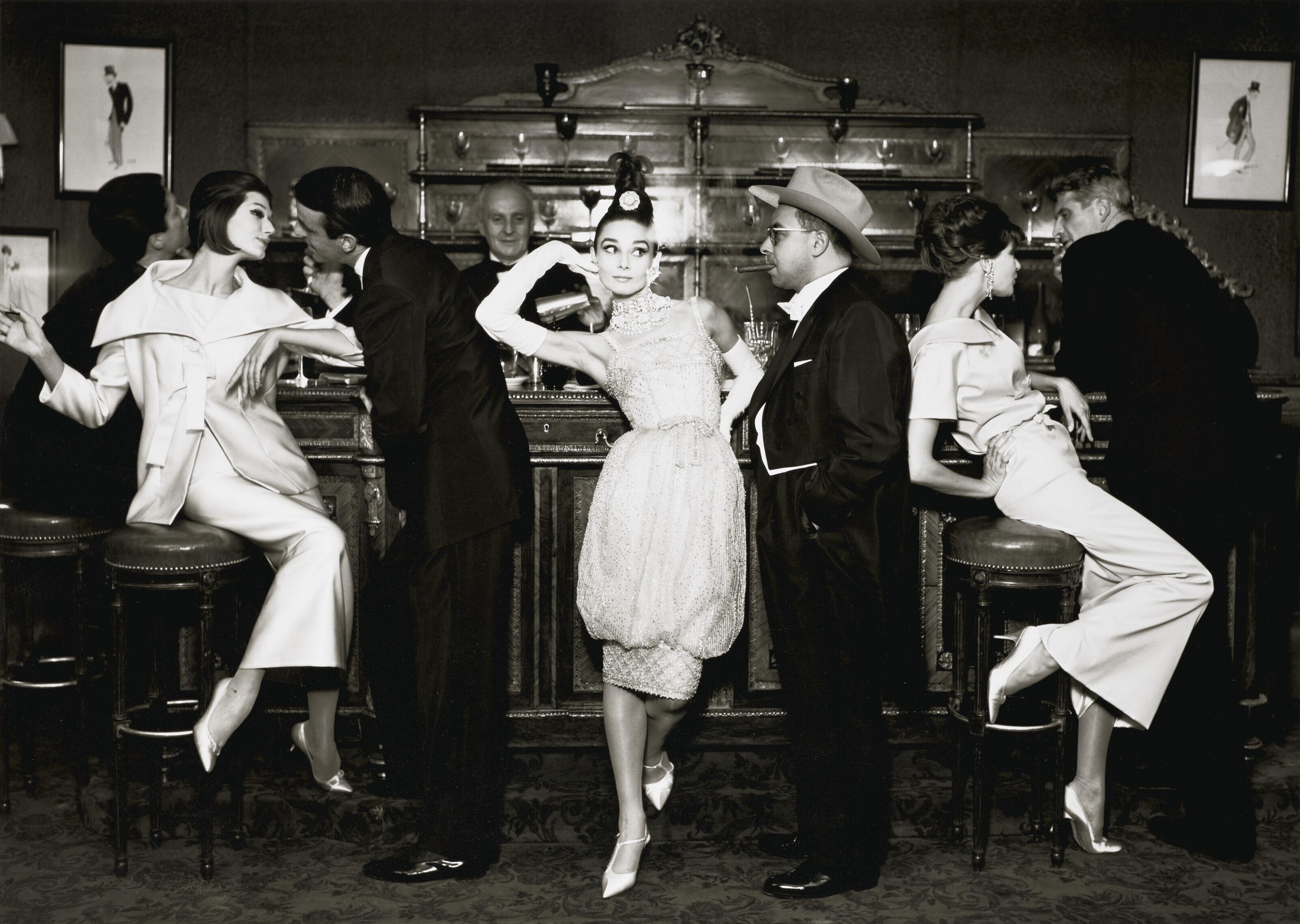 Richard Avedon - Audrey Hepburn and Art Buchwald with Simone, Barbara Mullen, Frederick Eberstadt, and Dr. Reginald Kernan, Evening dresses by Balmain, Dior, Patou, Maxim’s, Paris, August 1959