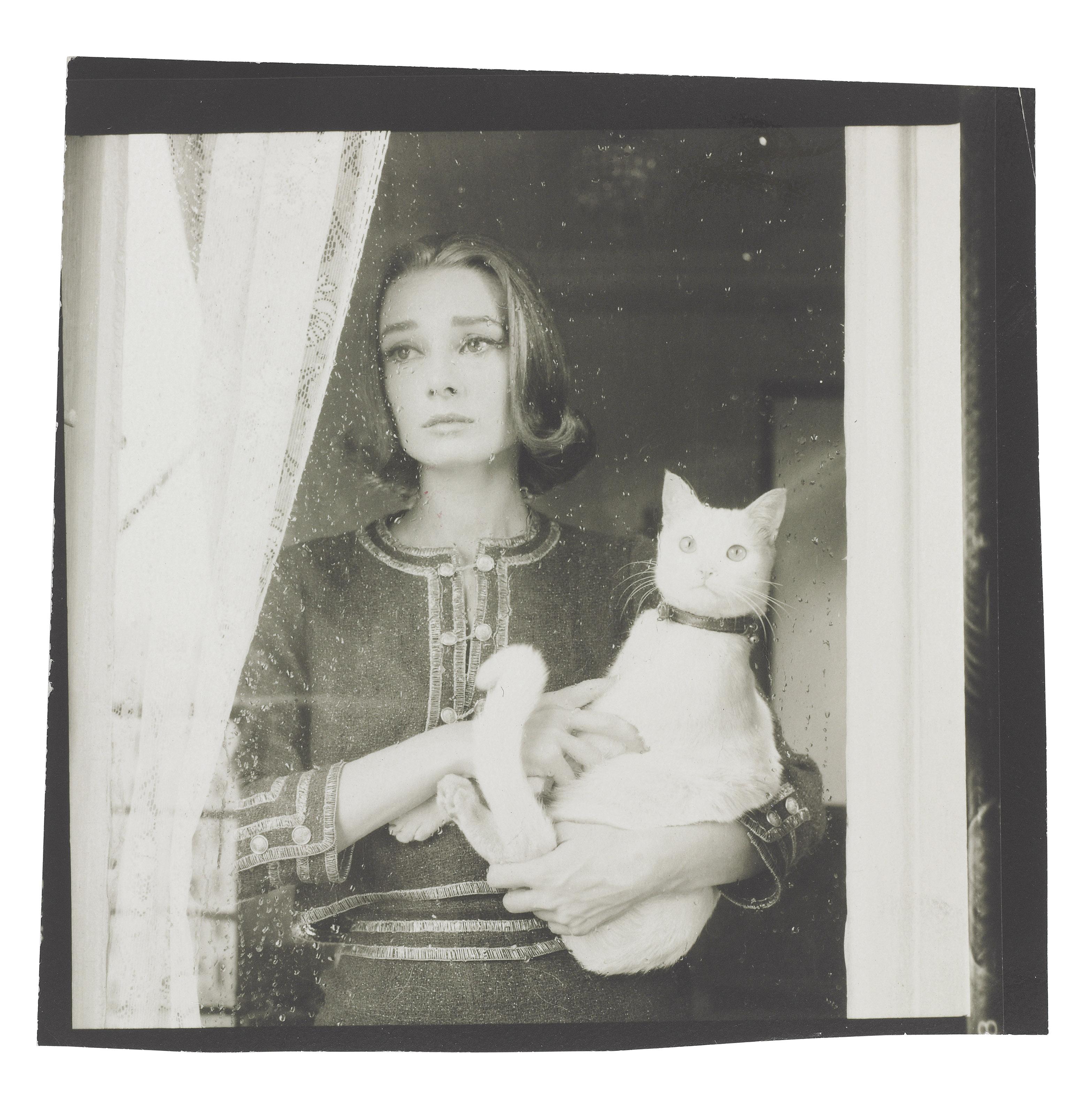 Richard Avedon - Audrey Hepburn in \'Paris Pursuit\' for Harper\'s Bazaar, 1959