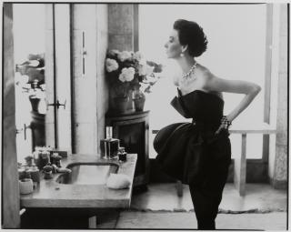 Richard Avedon - Dorian Leigh, Evening Dress by Piguet, Helena Rubenstein Apartment, Île Saint Louis, Paris