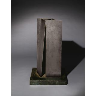 Richard Serra - Vertical Parallelogram