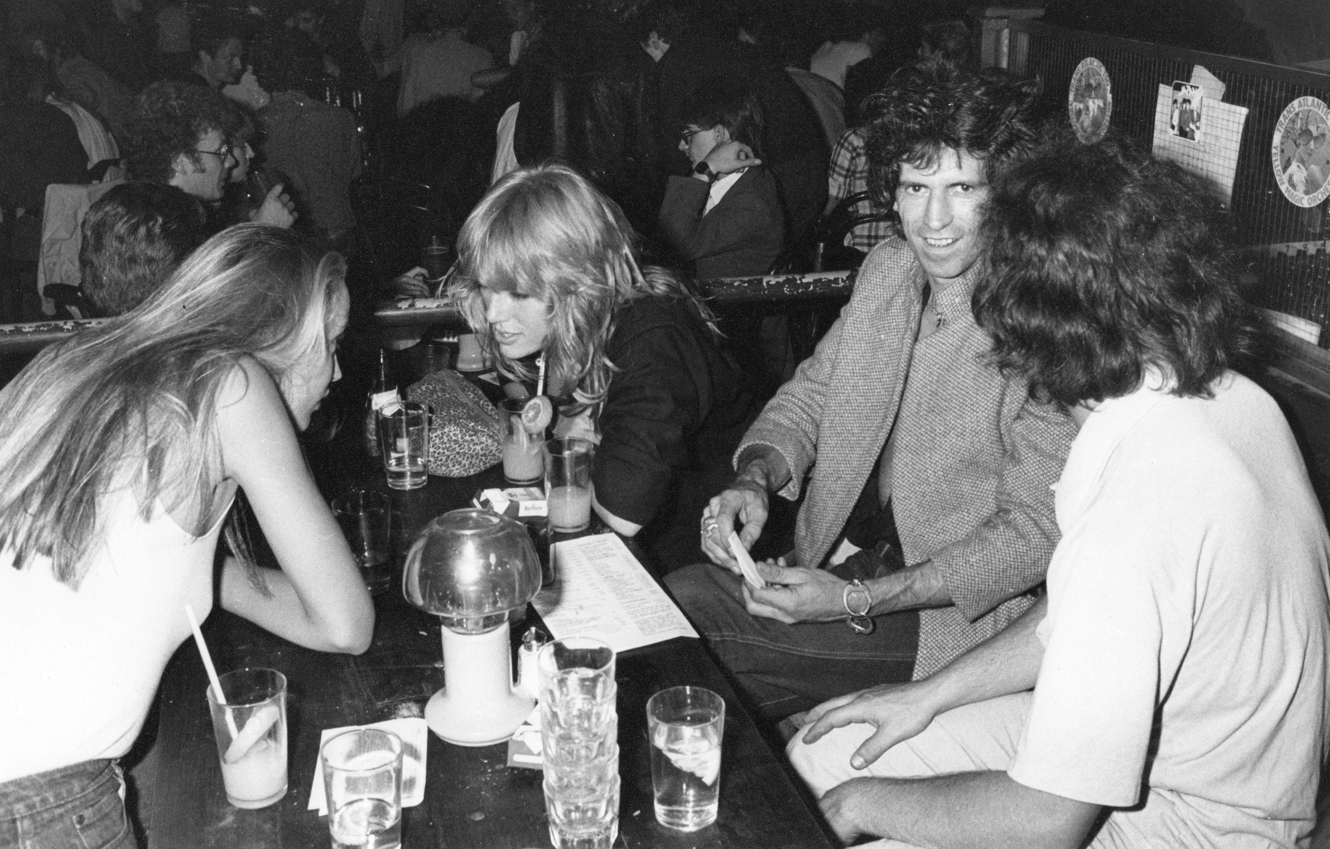 Richard Young - Jerry Hall, Marianne Faithfull and Keith Richards, Venue, London, 1980 2