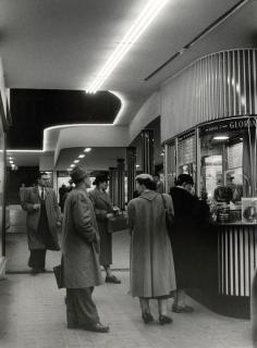 Robert Bothner - »In einer Kino Passage am Abend«