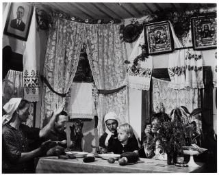 Robert Capa - Families of a collective farm seated for a meal, Ukraine, August, 1947