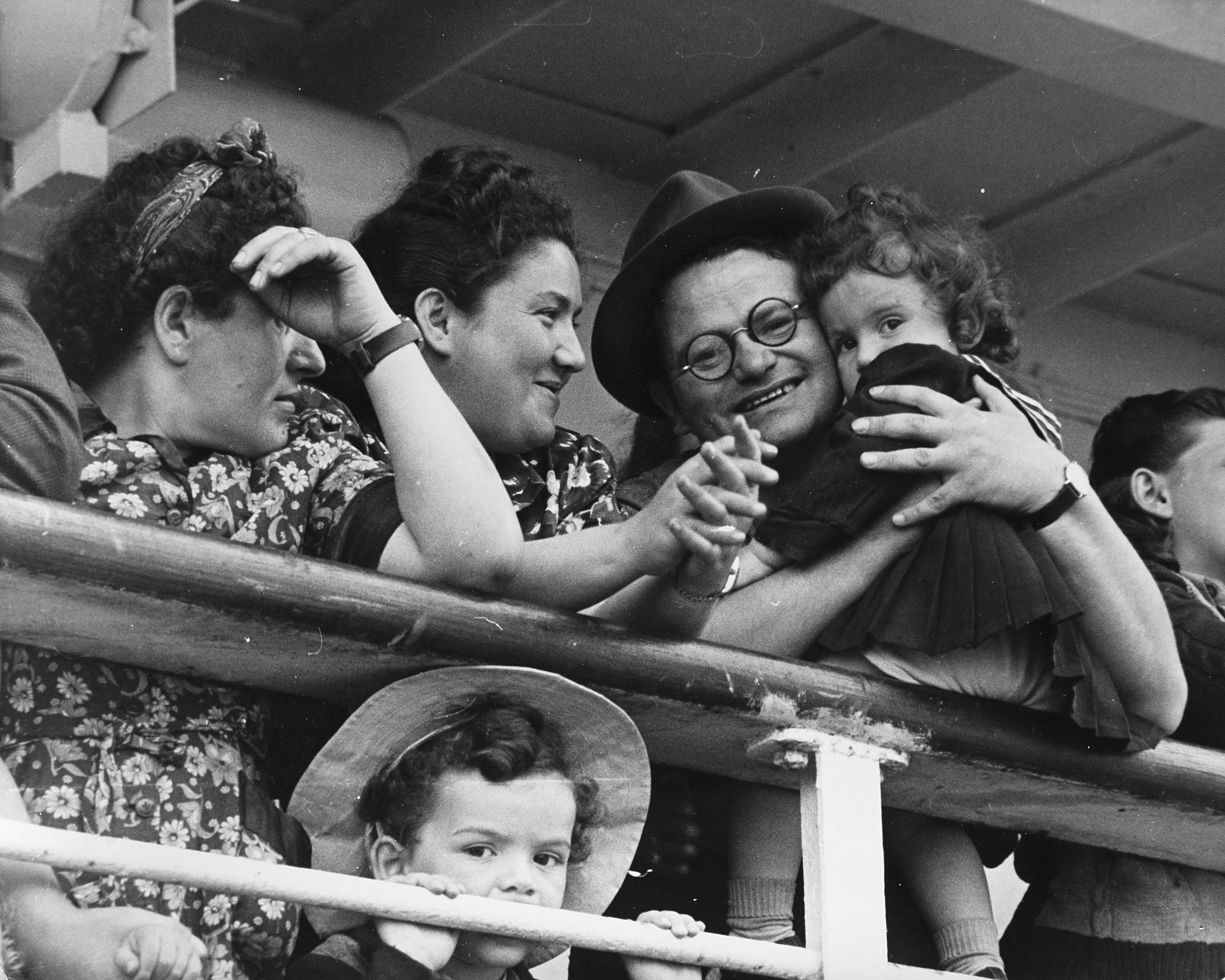 Robert Capa - Israel, family looking the Promised Land 1948-1950