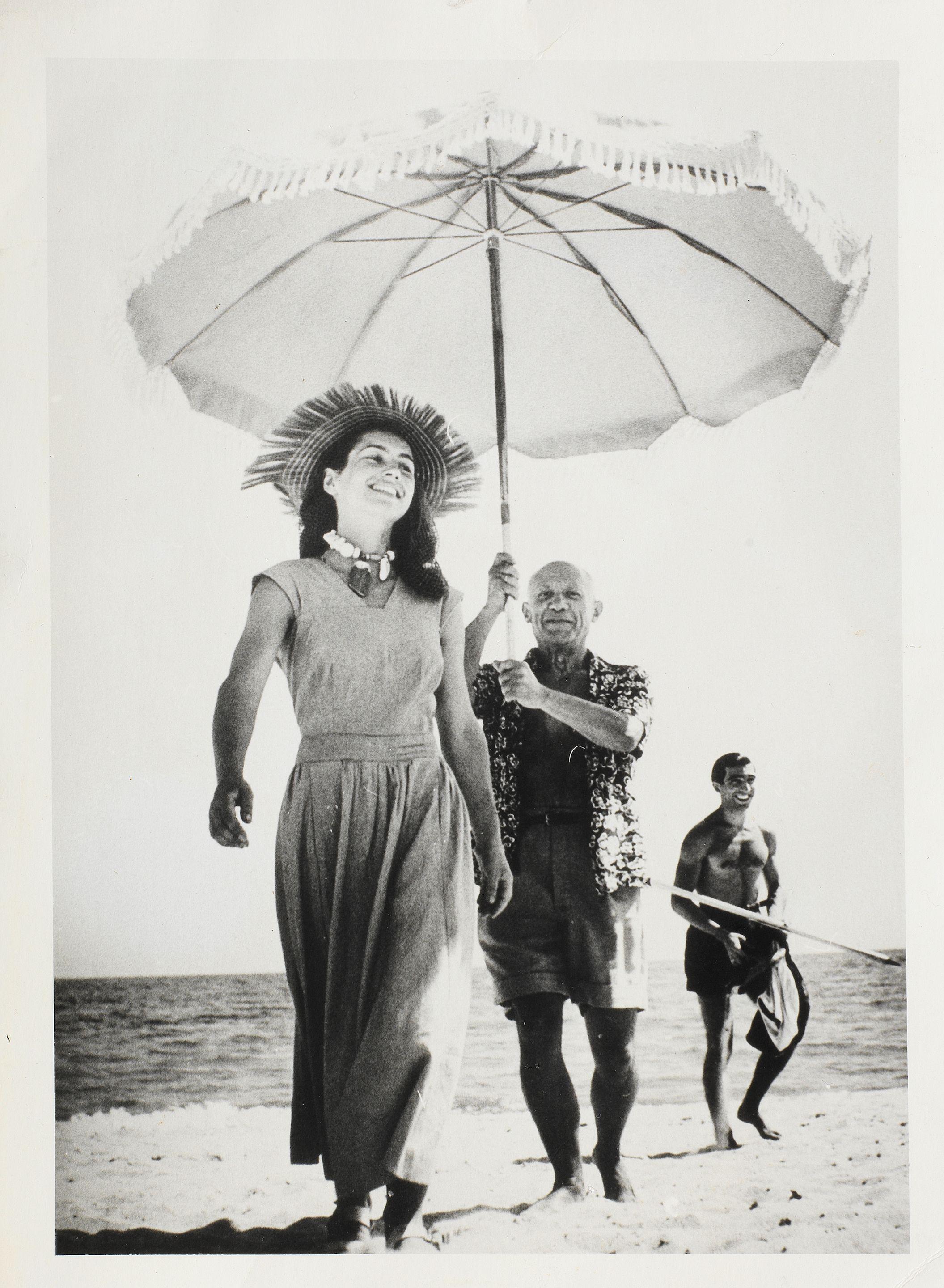 Robert Capa - Pablo Picasso and Françoise Gilot, Golfe-Juan, 1948