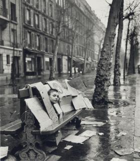 Robert Doisneau - \'La Maison de Carton\'
