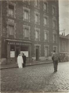 Robert Doisneau - La stricte intimité, rue Marcelin Berthelot, Montrouge