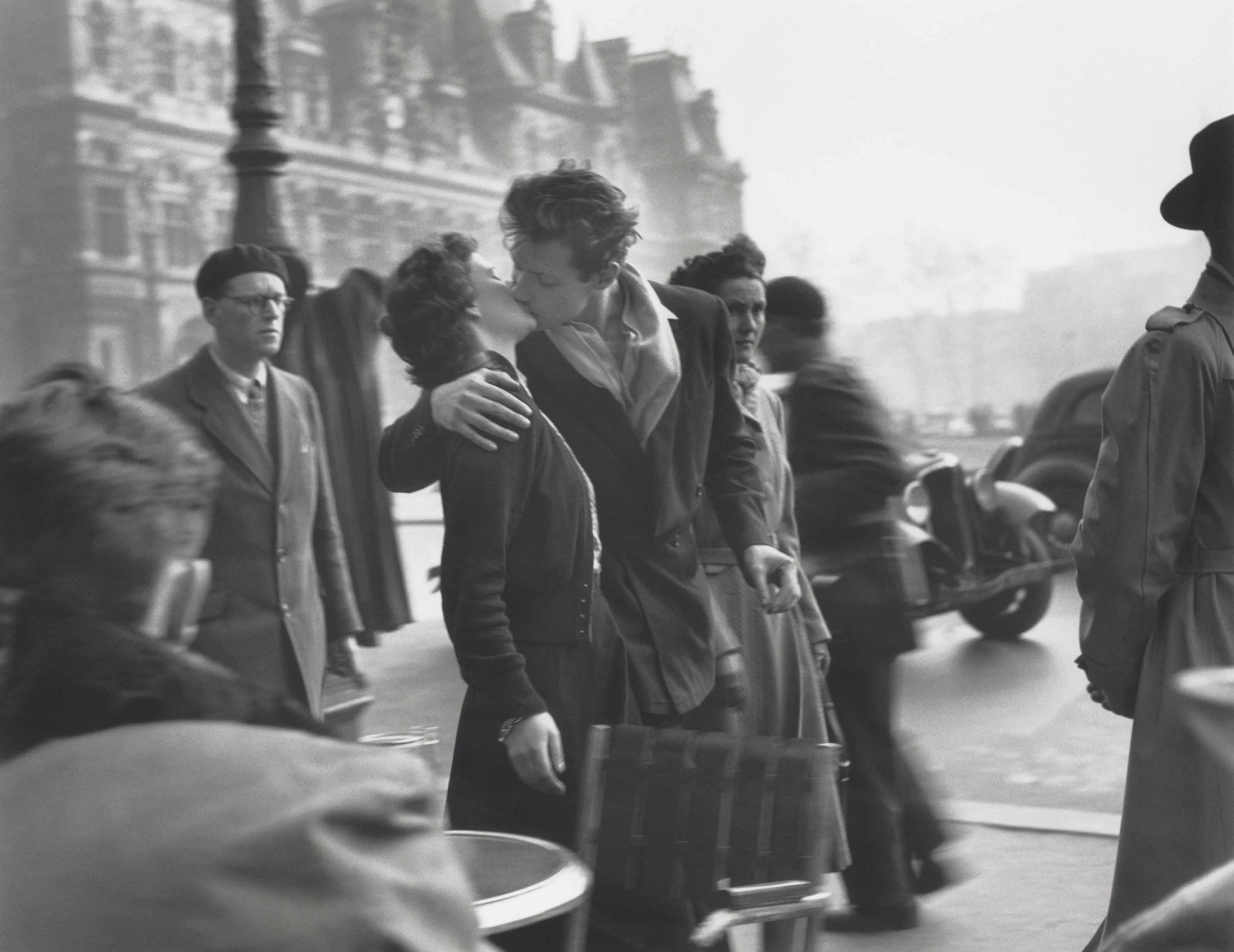 Robert Doisneau - Le baiser de l\'Hôtel de Ville, 1950