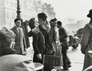 Robert Doisneau - Le Baiser de l\'Hôtel de Ville, 1950