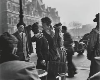 Robert Doisneau - Le Baiser de l\'Hotel de Ville, 1950