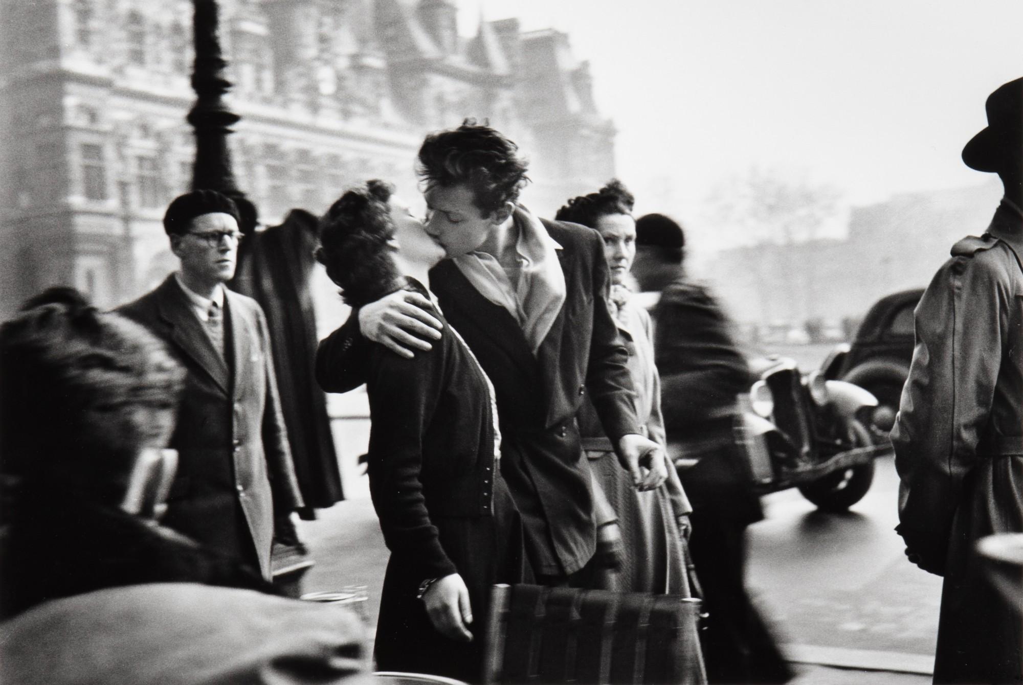Robert Doisneau - Le baiser de l\'Hôtel de Ville, Paris, 1950