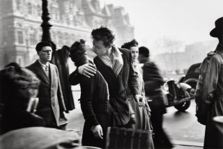 Robert Doisneau - Le baiser de l\'Hôtel de Ville, Paris, 1950